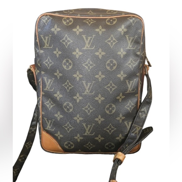 Louis Vuitton Monogram Canvas Messenger Bag - Picture 2 of 14